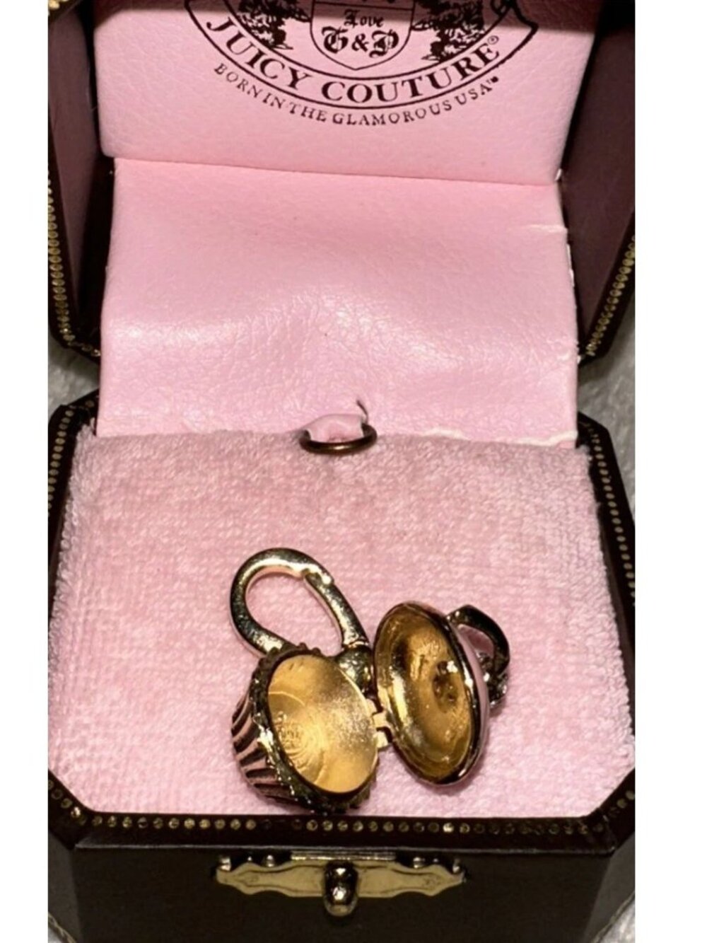 JUICY COUTURE - CHARM - Gold Tone Pink Cupcake LOVE G & P Charm - Picture 9 of 9